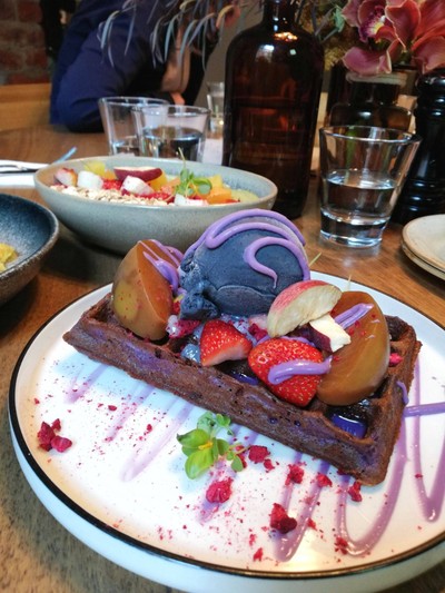 UBE Waffle $AUD19 (430 บาท)