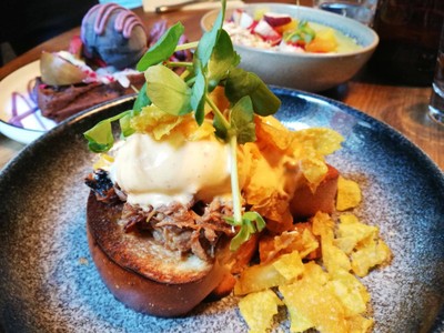 Pulled Pork Benedict $AUD 20 (450 บาท)