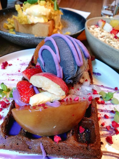 UBE Waffle $AUD19 (430 บาท)