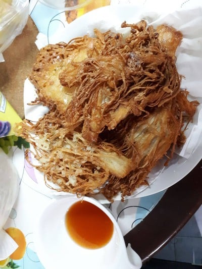 เห็ดเข็มทองทอดกรอบ เห็ดเข็มทองทอดกรอบ