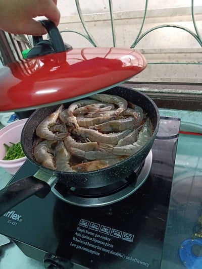 วิธีทำ กุ้งอบวุ้นเส้น(อบในกะทะ) วิธีทำ กุ้งอบวุ้นเส้น(อบในกะทะ)