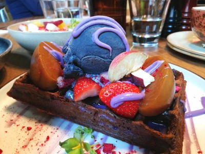 UBE Waffle $AUD19 (430 บาท)