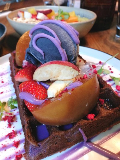UBE Waffle $AUD19 (430 บาท)