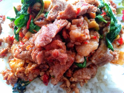 ข้าวผัดกระเพราหมู