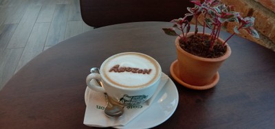 ไวท์ช็อกมัคคิอาโตร้อน 8 oz.