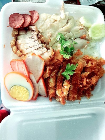 ร้านข้าวมันไก่ 24 ชั่วโมง แยกปากทางลำลูกกา