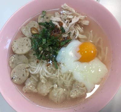 ก๋วยจั๊บญวนเส้นสดใส่ไข่