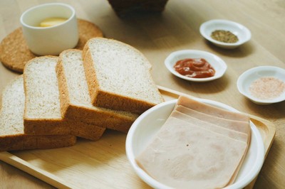 วิธีทำ แซนวิชแฮมไข่ข้น