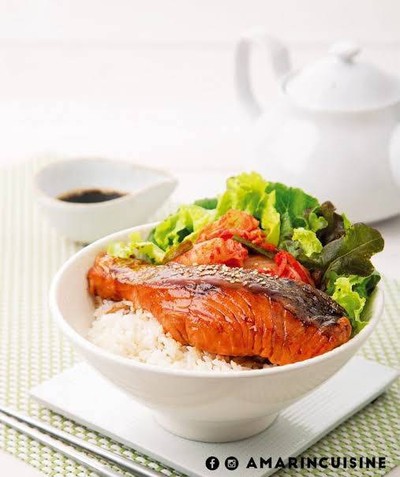 ข้าวหน้าปลาแซลมอนย่างซีอิ๊วซอสเทอริยากิ