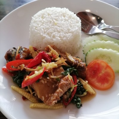 ปลากระพงผัดฉ่า