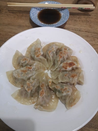 เกี๊ยวซ่ากระทะร้อน