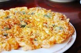 ไข่เจียวทรงเครื่อง(ปูอัด,หมูสับ,หอมใหญ่,ต้นหอมซอย)