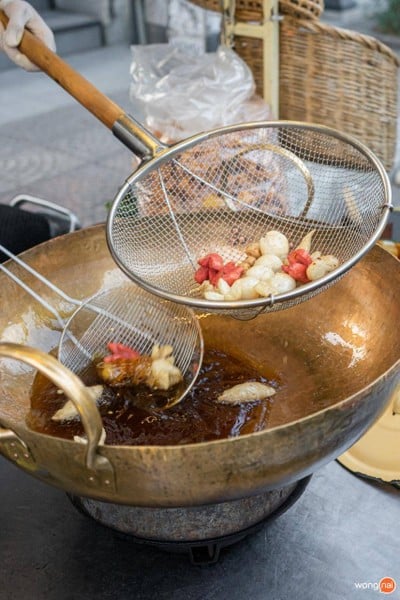 เมนูของร้าน เห็ดหอม ลูกชิ้นทอดหน้าวอร์มอัพ หน้าวอร์มอัพ