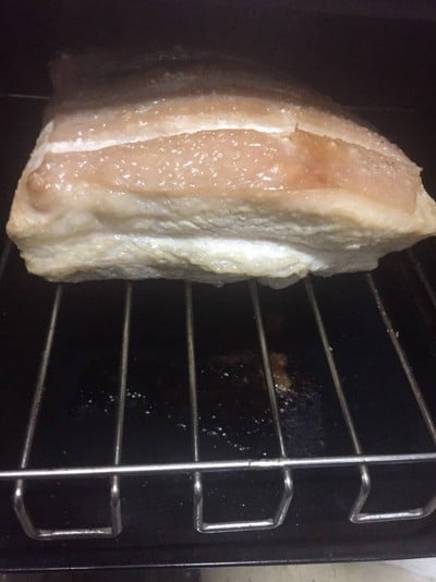 วิธีทำ หมูกรอบใช้หม้ออบลมร้อน หรือใช้เตาอบดีกว่ากัน วิธีทำ หมูกรอบใช้หม้ออบลมร้อน หรือใช้เตาอบดีกว่ากัน