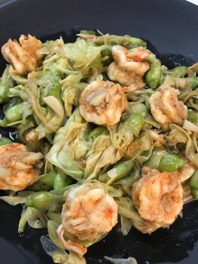 ดอกแคผัดกุ้งสด 