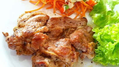 สเต็กหมูน้ำจิ้มแจ๋ว