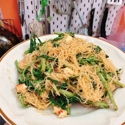 หมี่ผัดกระเฉดมันกุ้ง