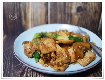 เส้นใหญ่ผัดซีอิ๊วหมูนุ่ม