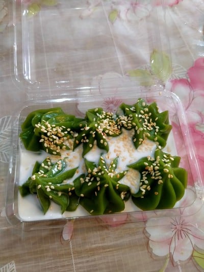 เมนูของร้าน หยกสด ขนมไทยใบเตย อ้อมน้อย