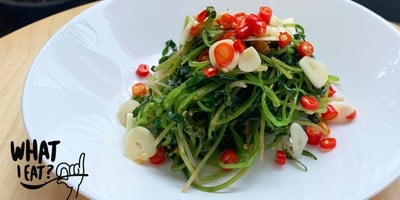 ยำผักบุ้งอ่อนน้ำมันงา
