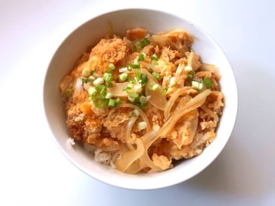   ทงคัตสึ คัตสึด้ง (ข้าวหน้าหมูทอด) โดย หม้อทอดไร้น้ำมัน (Air Fryer)