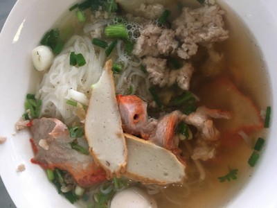 เส้นเล็กหมู