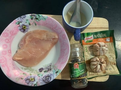 วิธีทำ อกไก่ผัดกระเทียม วิธีทำ อกไก่ผัดกระเทียม