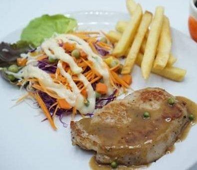 สเต็กหมูพริกไทยดำ