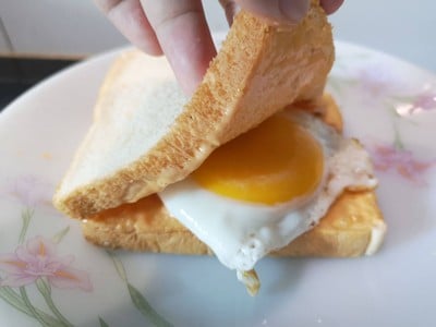 วิธีทำ เเซนวิชขนมปังกรอบไข่ดาวโบโลน่า ด้วยหม้อทอดไร้มัน AirFryer