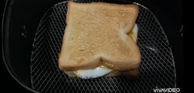 วิธีทำ เเซนวิชขนมปังกรอบไข่ดาวโบโลน่า ด้วยหม้อทอดไร้มัน AirFryer