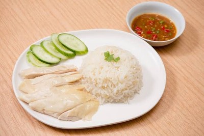 เมนูของร้าน ก๋วยจั๊บน้ำข้น อนุสาวรีย์ชัยฯ