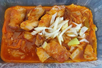 หมูสามชั้นย่างผัดกิมจิ