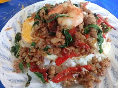 กระเพราหมูสับ+กุ้ง+ไข่ดาว