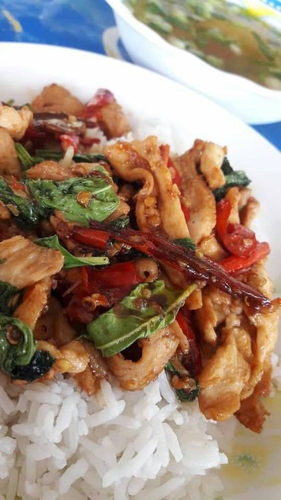 กระเพราไก่