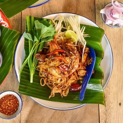 ผัดไทเส้นจันท์กุ้งสด 3ตัว เครื่องแน่น เต็มคำ