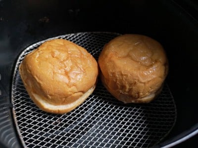 วิธีทำ ขนมปังไส้นมเนยน้ำตาล ด้วยหม้อทอดไร้มัน Philip AirFryer