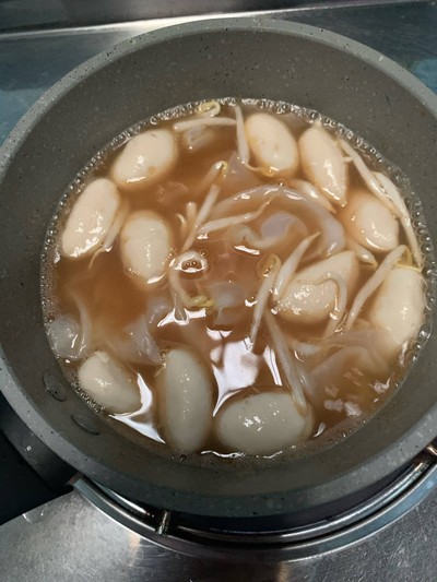 วิธีทำ เส้นใหญ่ลูกชิ้นหมู วิธีทำ เส้นใหญ่ลูกชิ้นหมู