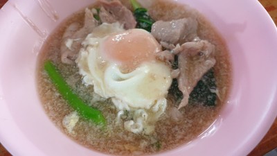เส้นใหญ่ราดหน้าไข่มะตูม