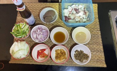 วิธีทำ หมึกผัดกะปิหวาน 🐙 วิธีทำ หมึกผัดกะปิหวาน 🐙