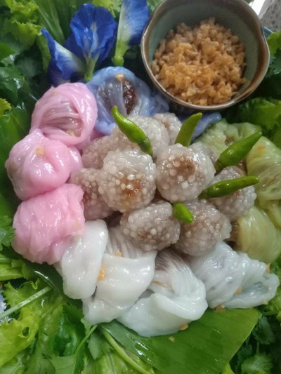 สาคูไส้หมูและข้าวเกรียบปากหม้อ