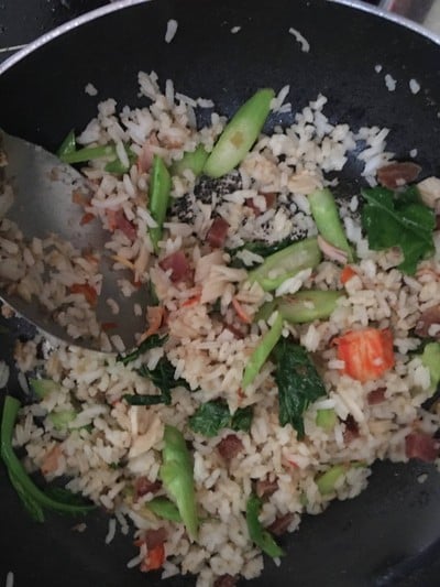 วิธีทำ ข้าวผัดกุนเชียงน้ำพริกมะขาม