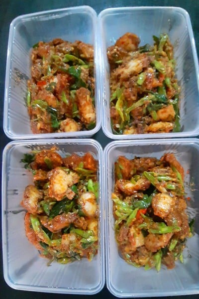 ผัดพริกแกงหมูทอด