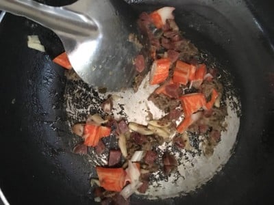 วิธีทำ ข้าวผัดกุนเชียงน้ำพริกมะขาม