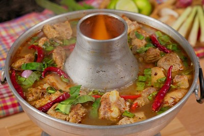 ต้มแซ่บกระดูกหมูหม้อไฟ