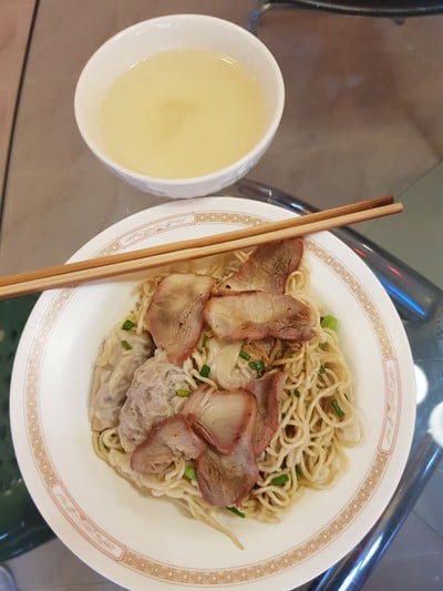 อาหาร หรือ เครื่องดื่ม
