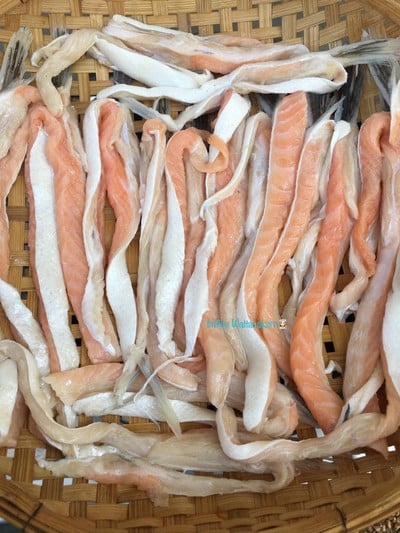 “ท้องปลาแซลมอนแดดเดียว”