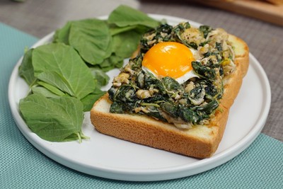 แซนด์วิชผักโขมผัดไข่