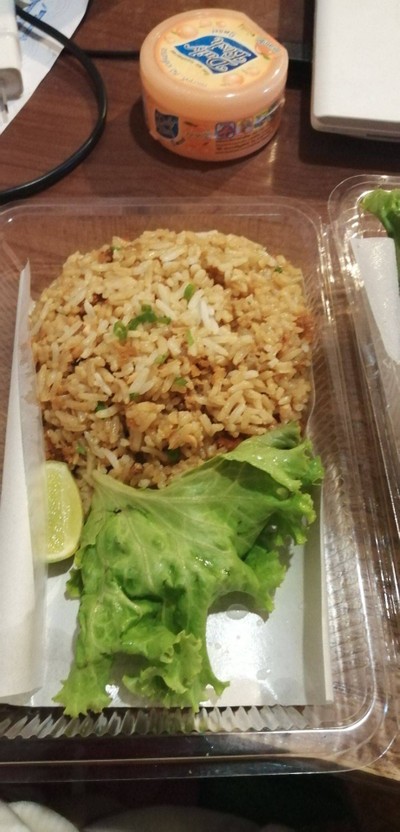 ข้าวผัดแซลมอน