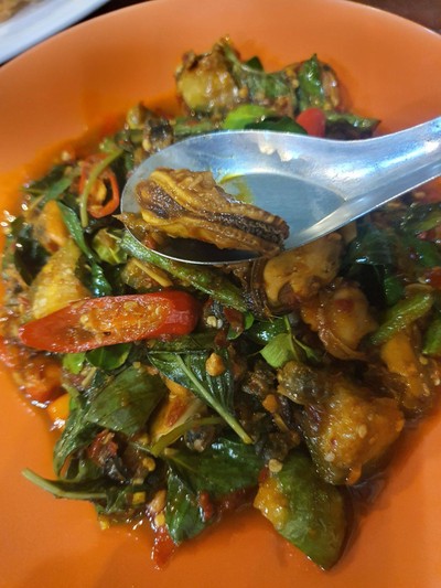 ผัดฉ่าสามหอย