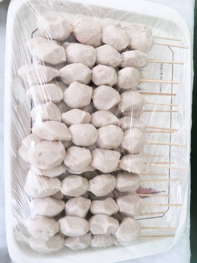 ลูกชิ้นหมูปิ้งอิ่มเล็ก